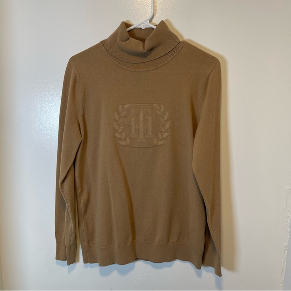 Tommy Hilfiger Sweaters - Tommy Hilfiger tan crest turtleneck‎ long sleeve sweater women's size large